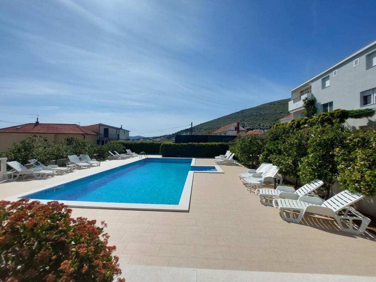 Apartments Zulim Trogir Exteriör bild