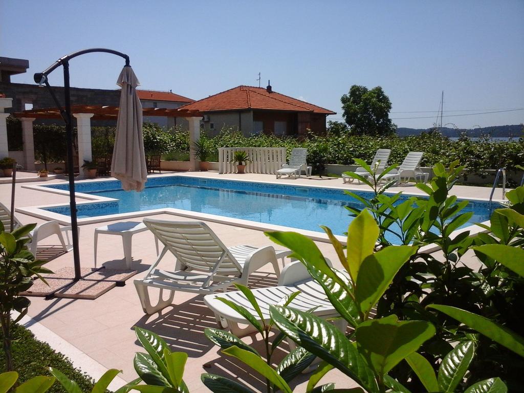Apartments Zulim Trogir Exteriör bild